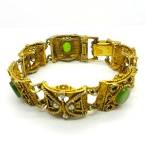🌿💚🌿Enchanting Vtg Green Cabochon Faux Pearl & Gold Victorian Revival Bracelet